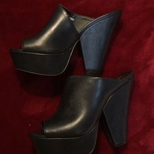 Black peeptoe platform mule